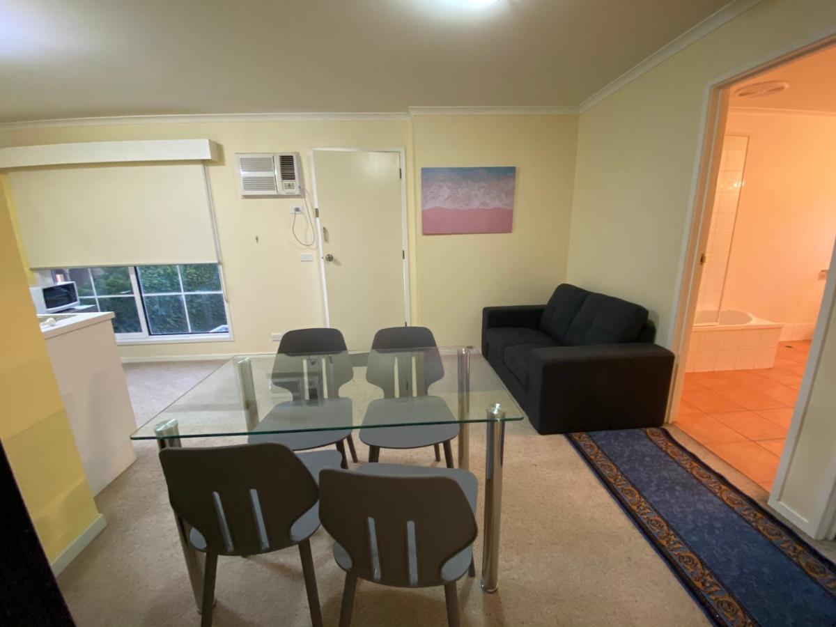 Redwood Manor Motel Apartments Warrnambool Exterior photo