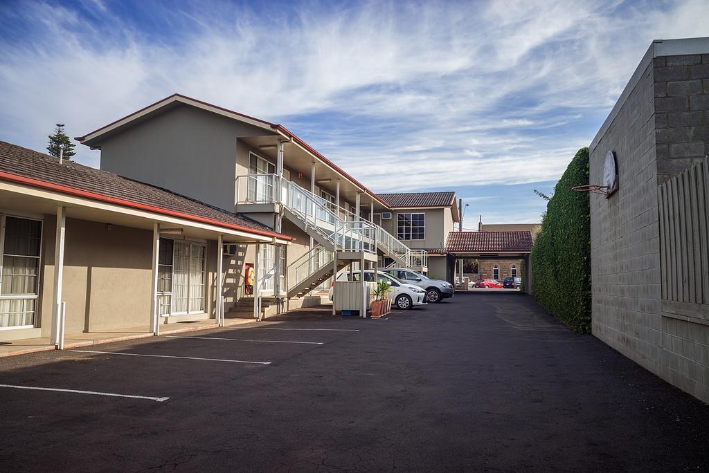 Redwood Manor Motel Apartments Warrnambool Exterior photo