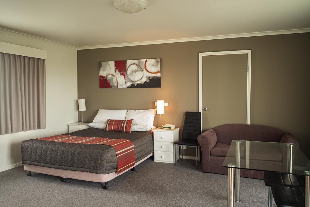 Redwood Manor Motel Apartments Warrnambool Exterior photo