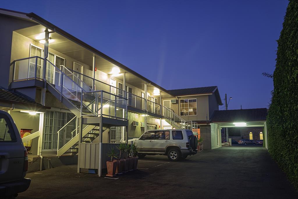 Redwood Manor Motel Apartments Warrnambool Exterior photo