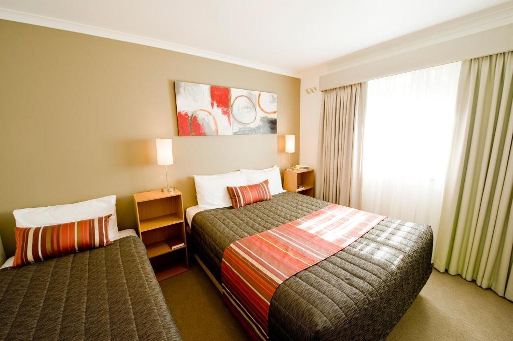 Redwood Manor Motel Apartments Warrnambool Exterior photo