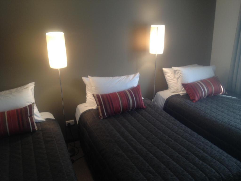 Redwood Manor Motel Apartments Warrnambool Room photo
