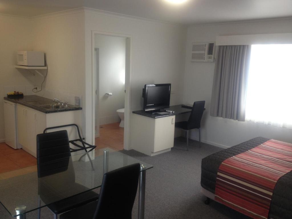 Redwood Manor Motel Apartments Warrnambool Room photo