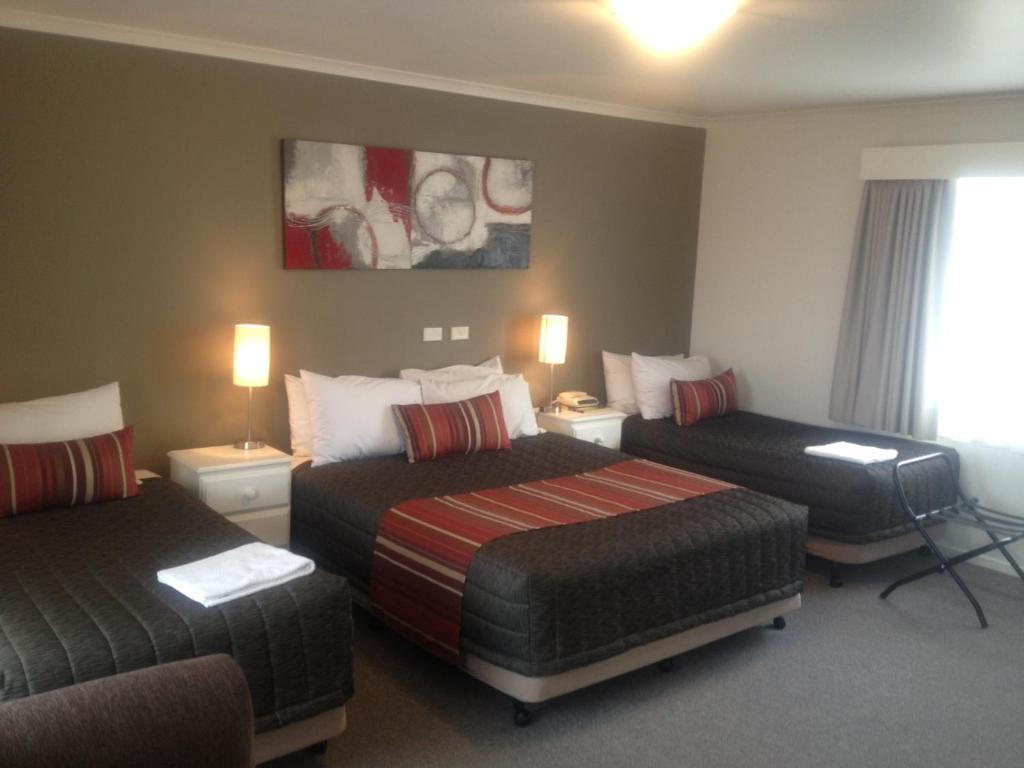 Redwood Manor Motel Apartments Warrnambool Exterior photo